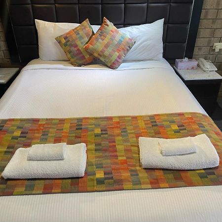 אינגלה פארם Pavlos Motel מראה חיצוני תמונה