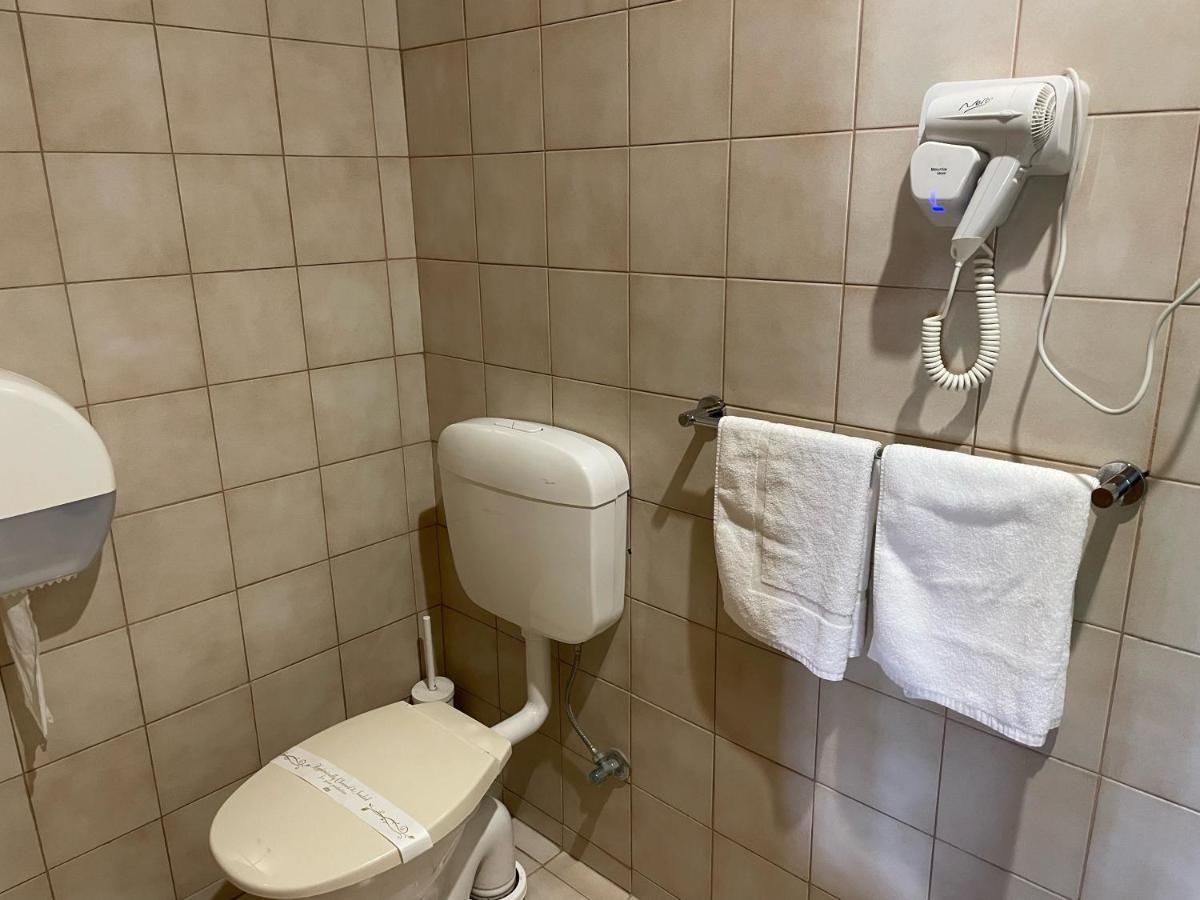 אינגלה פארם Pavlos Motel מראה חיצוני תמונה