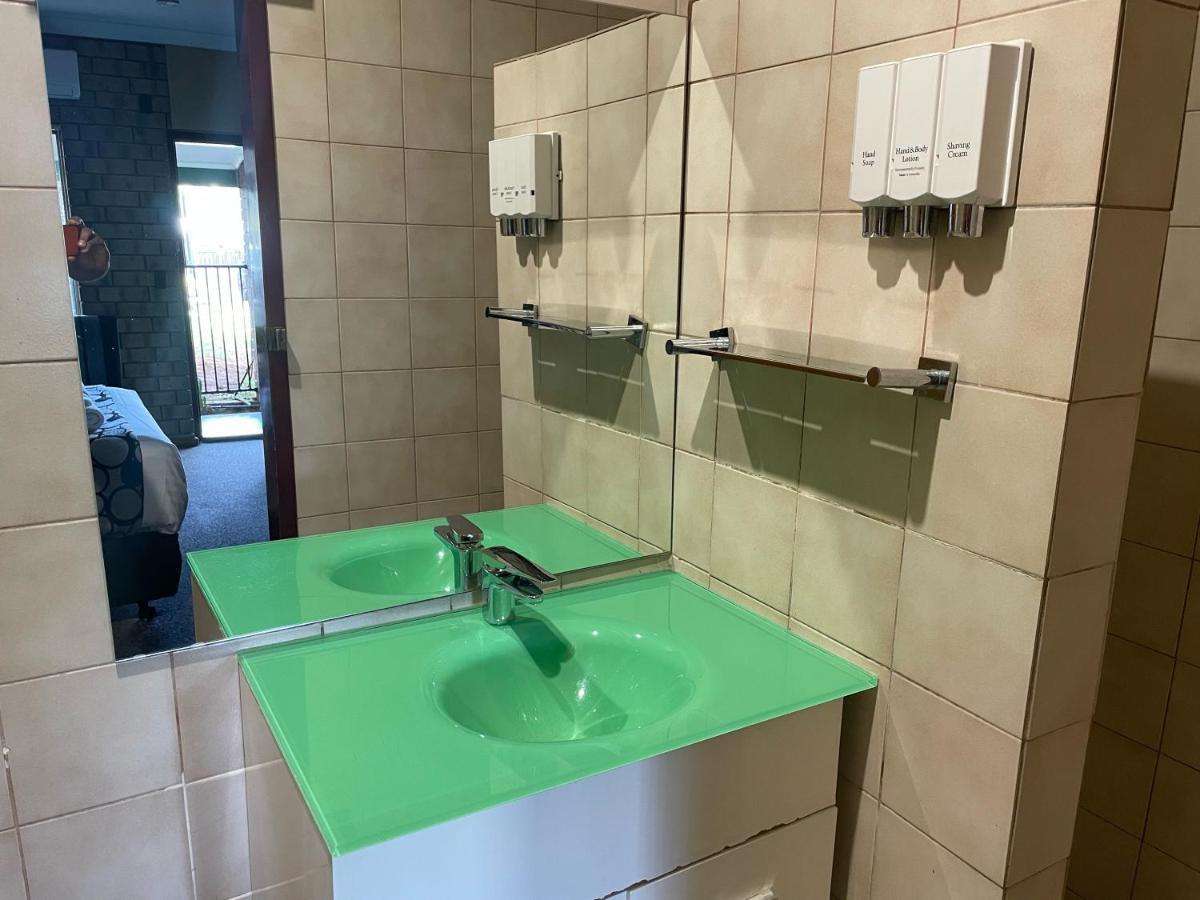 אינגלה פארם Pavlos Motel מראה חיצוני תמונה